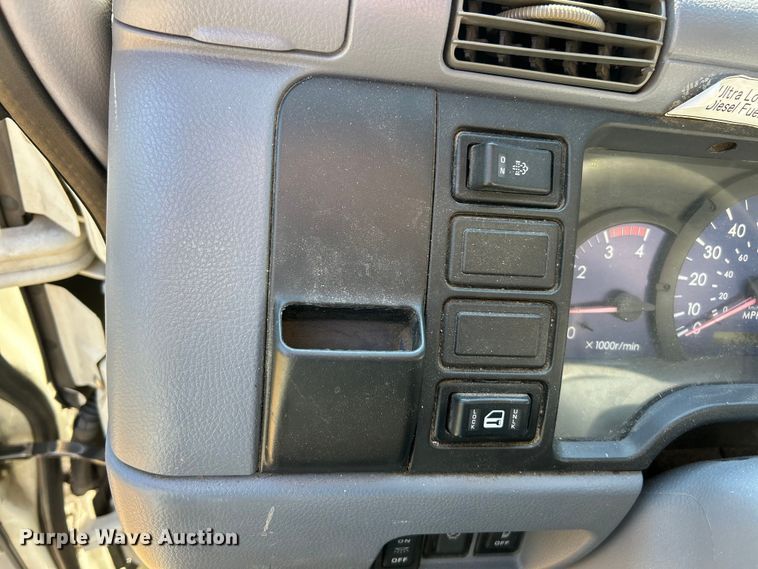 image for item ET3106 2008 Mitsubishi Fuso FE125 box truck