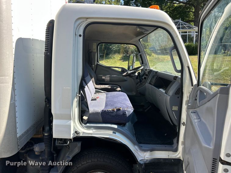 image for item ET3106 2008 Mitsubishi Fuso FE125 box truck