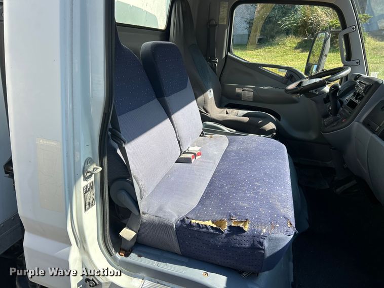 image for item ET3106 2008 Mitsubishi Fuso FE125 box truck