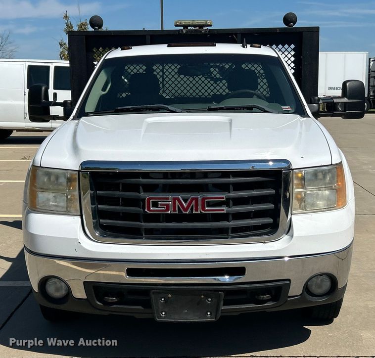image for item ET3479 2007 GMC Sierra 3500HD flatbed pickup truck