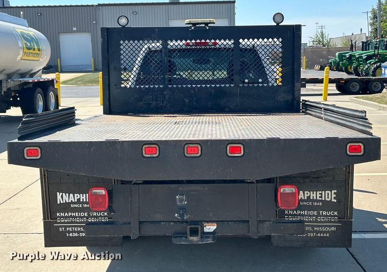 image for item ET3479 2007 GMC Sierra 3500HD flatbed pickup truck