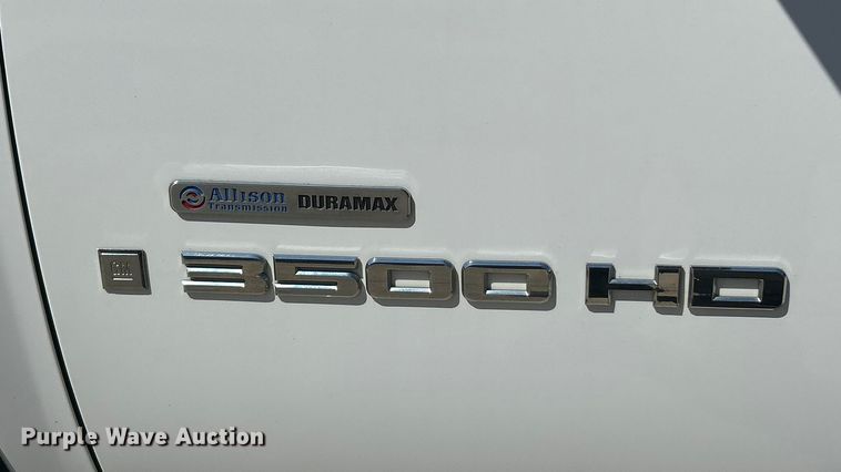 image for item ET3479 2007 GMC Sierra 3500HD flatbed pickup truck