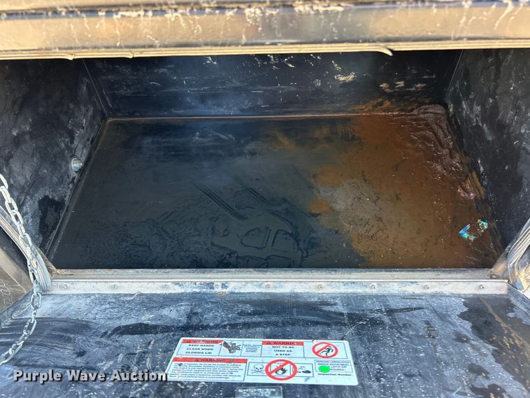 image for item ET3479 2007 GMC Sierra 3500HD flatbed pickup truck