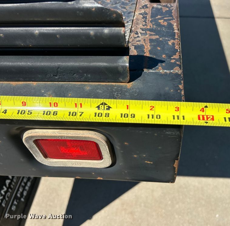 image for item ET3479 2007 GMC Sierra 3500HD flatbed pickup truck