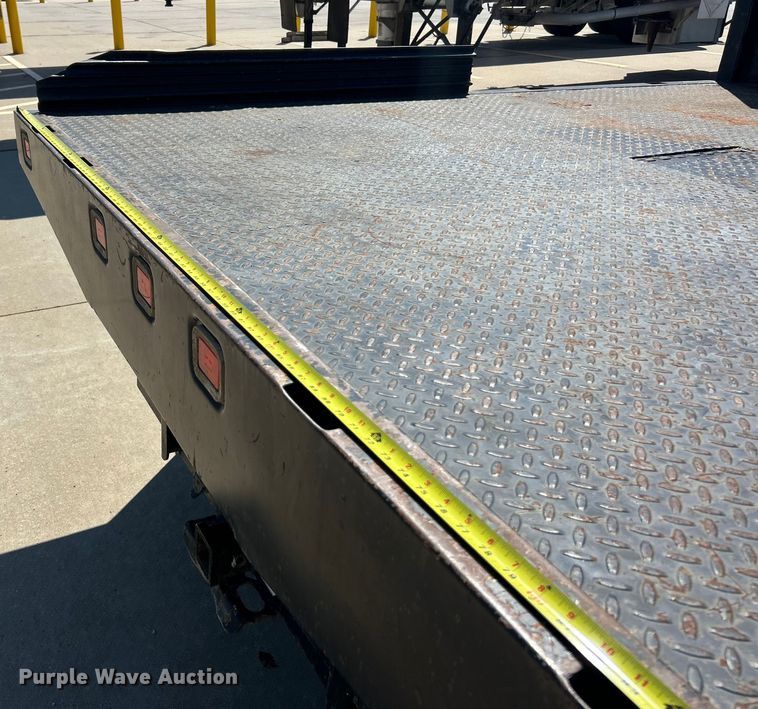 image for item ET3479 2007 GMC Sierra 3500HD flatbed pickup truck