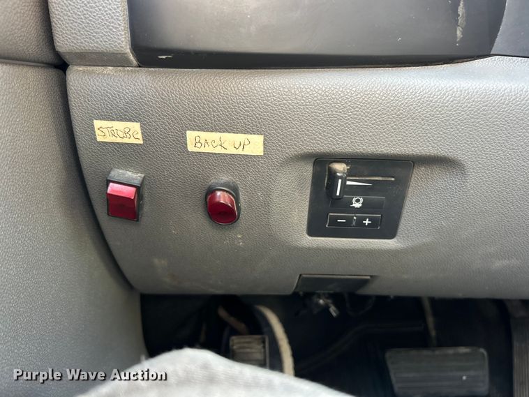 image for item ET3479 2007 GMC Sierra 3500HD flatbed pickup truck