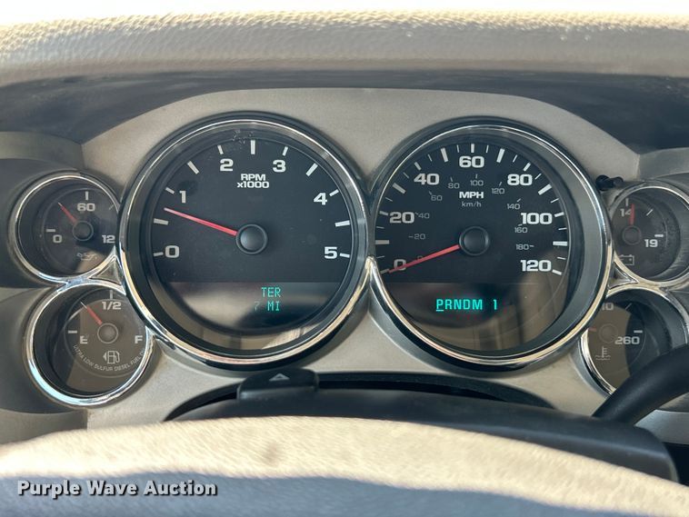 image for item ET3479 2007 GMC Sierra 3500HD flatbed pickup truck