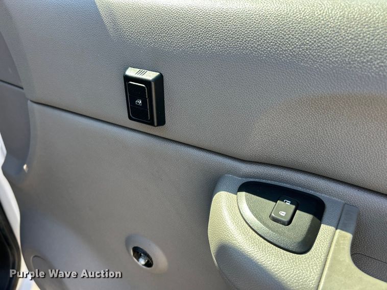 image for item ET3479 2007 GMC Sierra 3500HD flatbed pickup truck