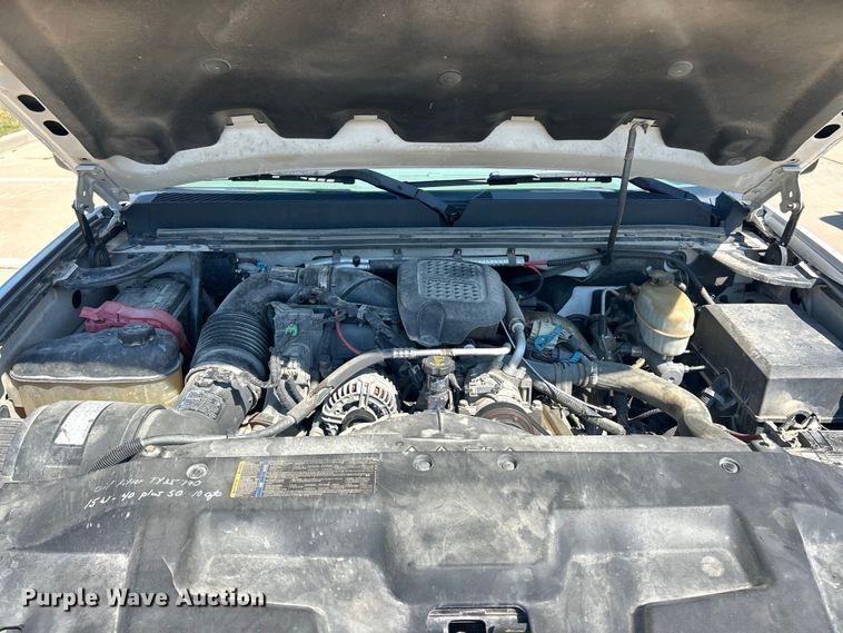 image for item ET3479 2007 GMC Sierra 3500HD flatbed pickup truck