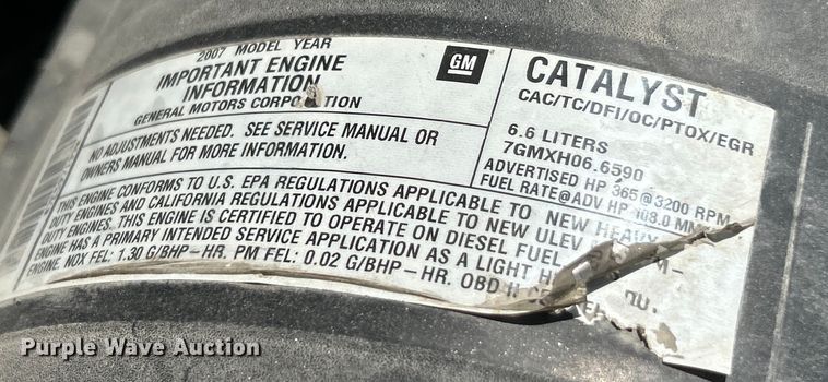 image for item ET3479 2007 GMC Sierra 3500HD flatbed pickup truck