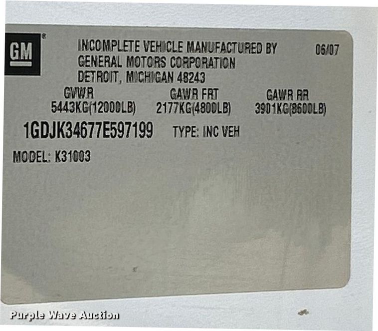 image for item ET3479 2007 GMC Sierra 3500HD flatbed pickup truck