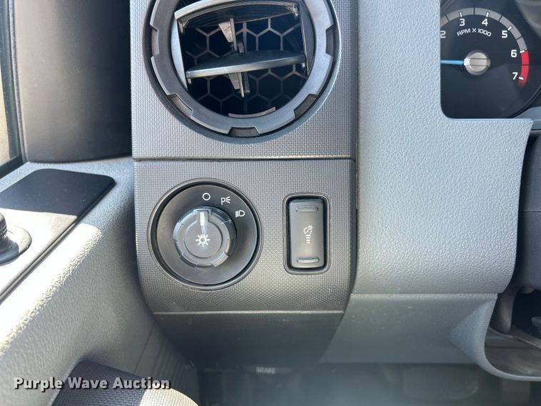 image for item ET3480 2015 Ford F250 Super Duty SuperCab pickup truck