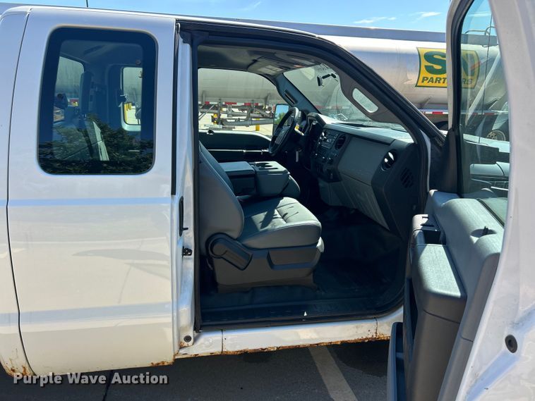 image for item ET3480 2015 Ford F250 Super Duty SuperCab pickup truck