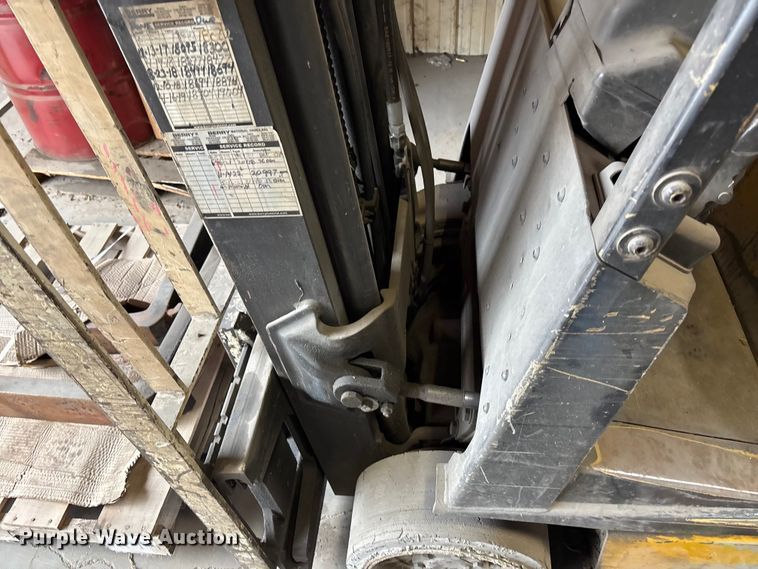 image for item ET4520 Yale Forklift forklift