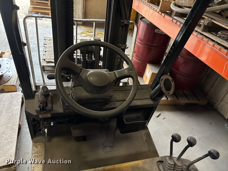 image for item ET4520 Yale Forklift forklift