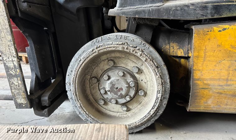 image for item ET4520 Yale Forklift forklift