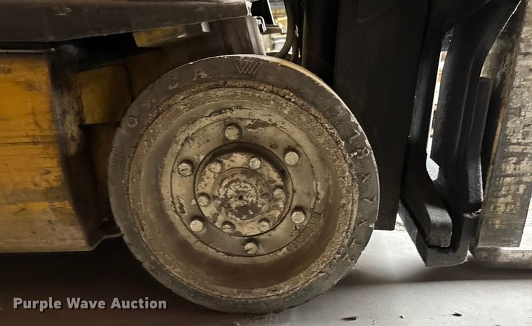 image for item ET4520 Yale Forklift forklift