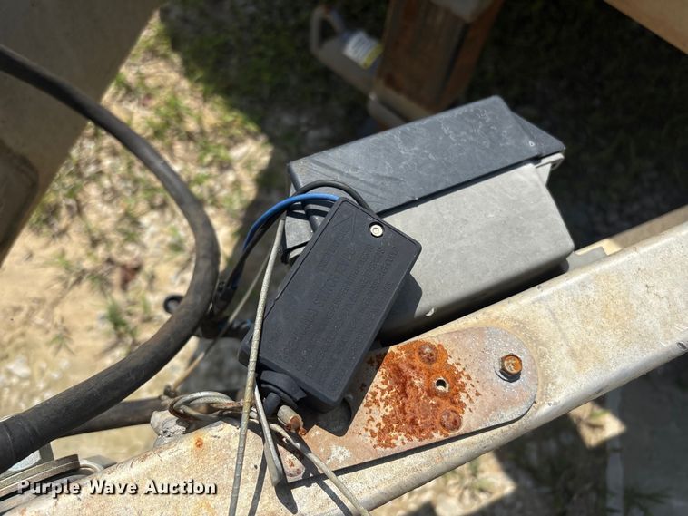 image for item ET8525 2020 Aluma TR-8222-14K equipment trailer