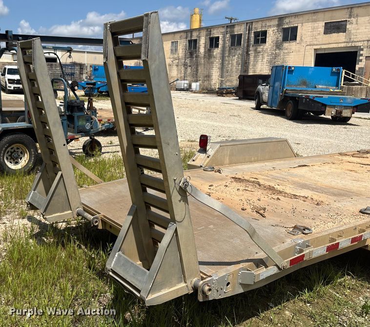 image for item ET8525 2020 Aluma TR-8222-14K equipment trailer