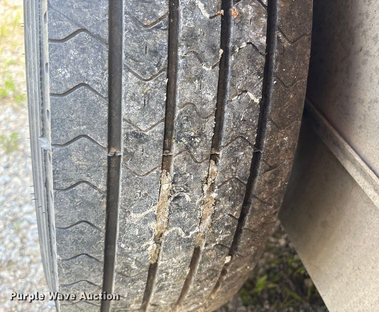 image for item ET8525 2020 Aluma TR-8222-14K equipment trailer