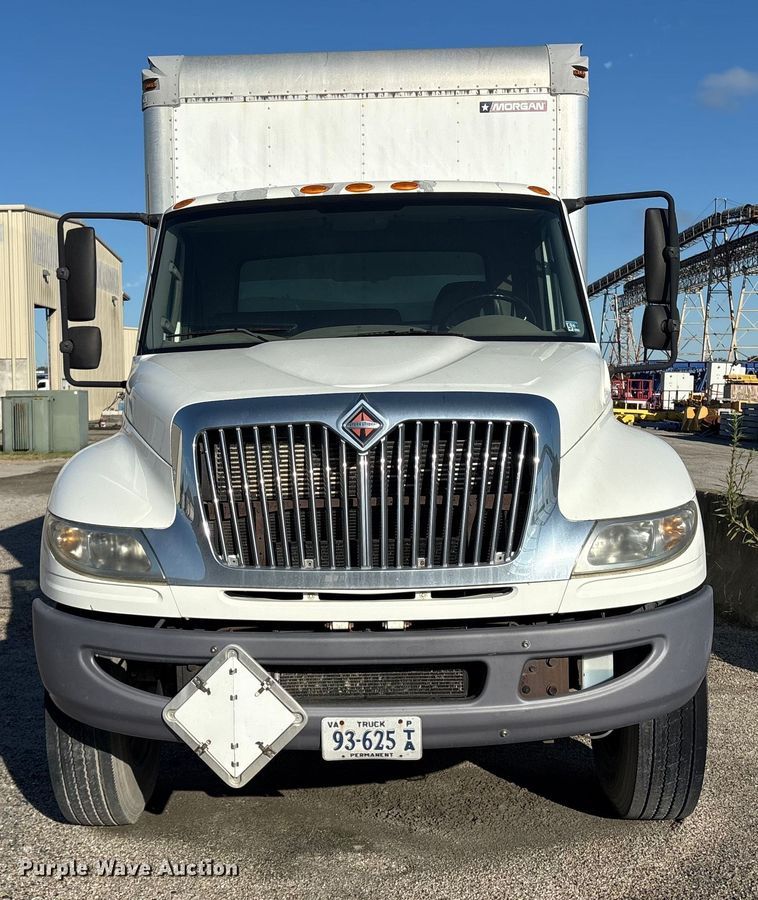 image for item ET8528 2013 International 4300 box truck