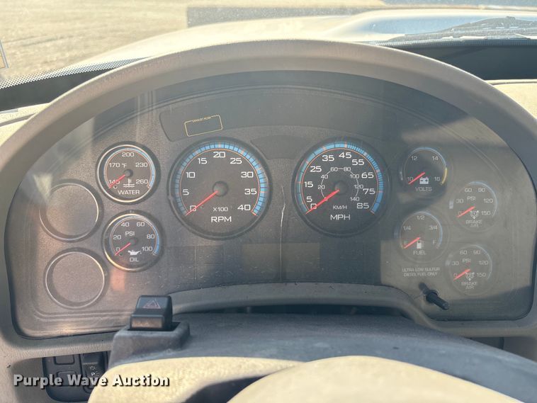 image for item ET8528 2013 International 4300 box truck