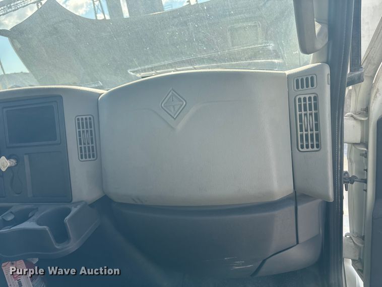 image for item ET8528 2013 International 4300 box truck