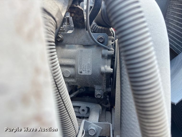 image for item ET8528 2013 International 4300 box truck