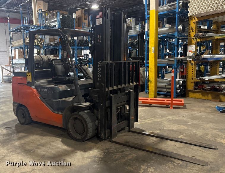image for item ET8532 2014 Toyota 8FGC55U forklift
