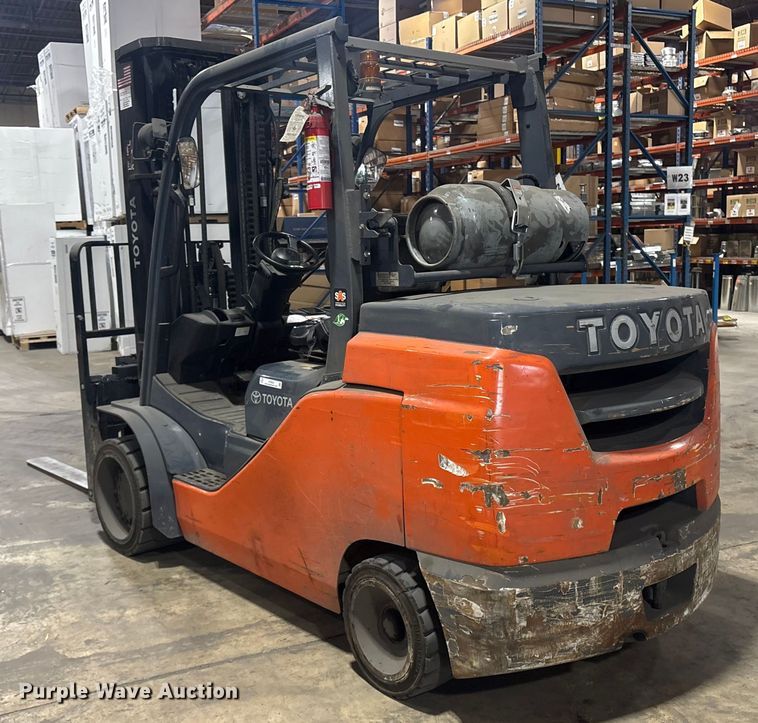image for item ET8532 2014 Toyota 8FGC55U forklift