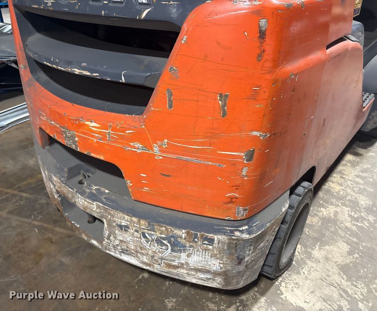 image for item ET8532 2014 Toyota 8FGC55U forklift