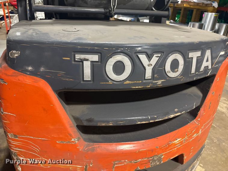 image for item ET8532 2014 Toyota 8FGC55U forklift