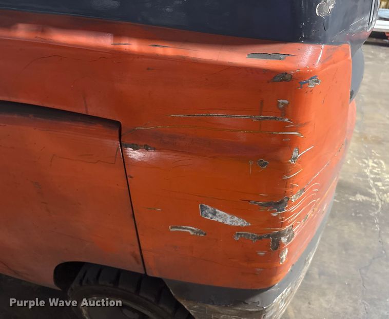 image for item ET8532 2014 Toyota 8FGC55U forklift