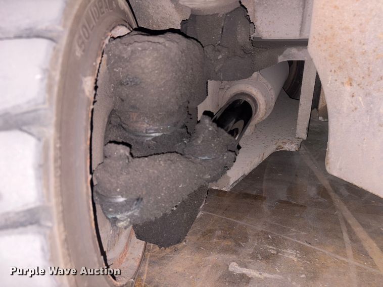 image for item ET8532 2014 Toyota 8FGC55U forklift