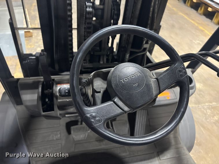 image for item ET8532 2014 Toyota 8FGC55U forklift