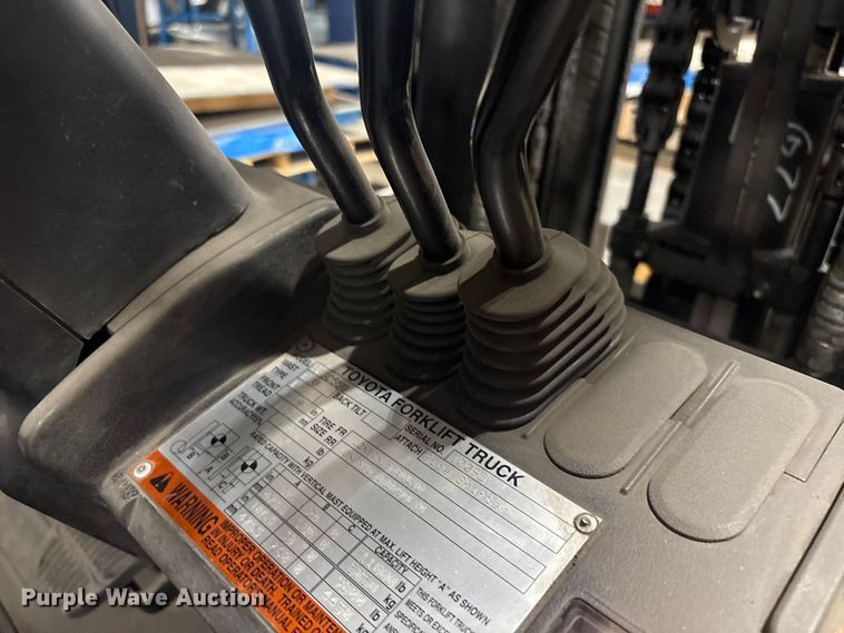 image for item ET8532 2014 Toyota 8FGC55U forklift