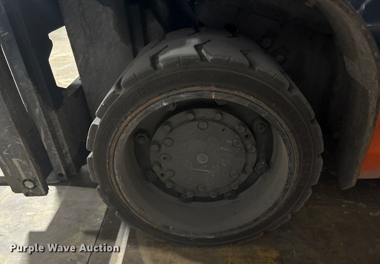 image for item ET8532 2014 Toyota 8FGC55U forklift