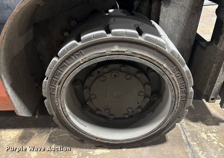 image for item ET8532 2014 Toyota 8FGC55U forklift