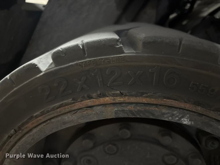 image for item ET8532 2014 Toyota 8FGC55U forklift