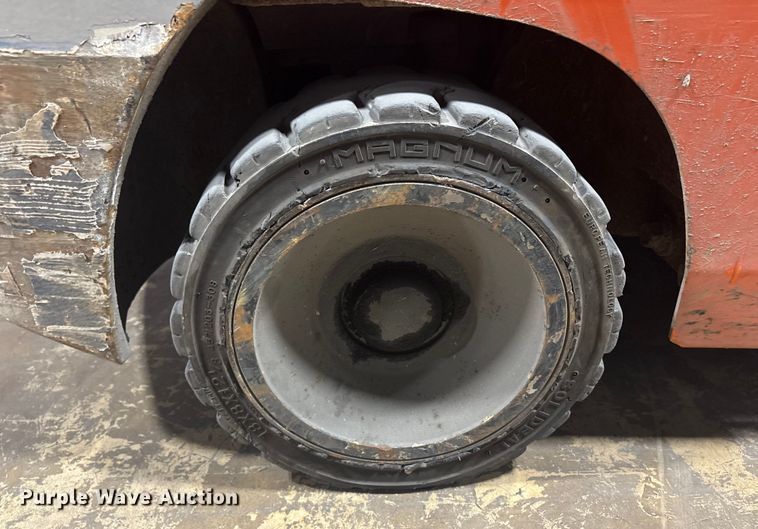 image for item ET8532 2014 Toyota 8FGC55U forklift