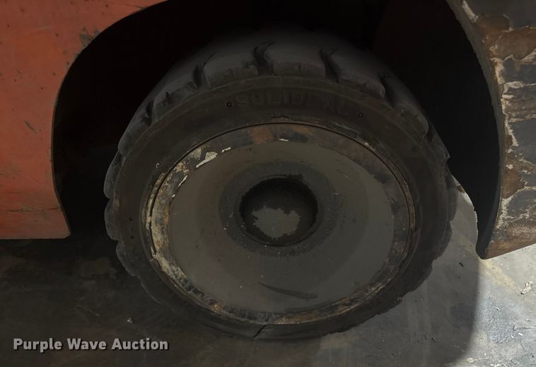 image for item ET8532 2014 Toyota 8FGC55U forklift