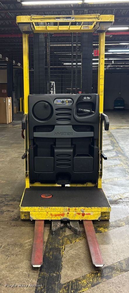 image for item ET8533 2018 Hyster R30XM3 order picker