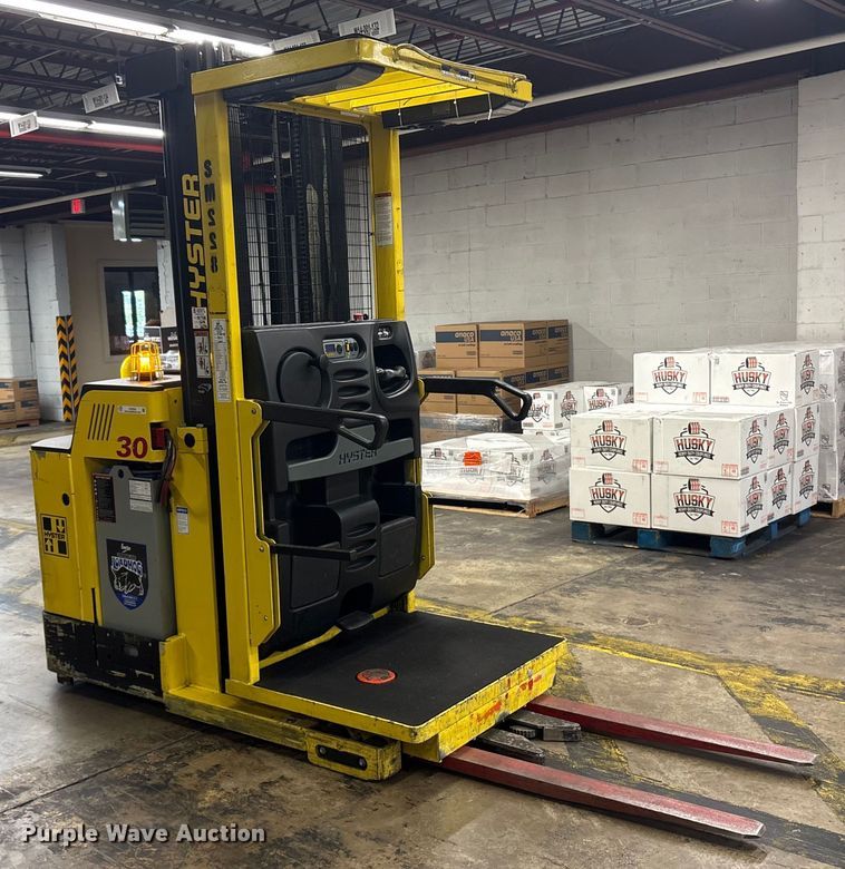 image for item ET8533 2018 Hyster R30XM3 order picker