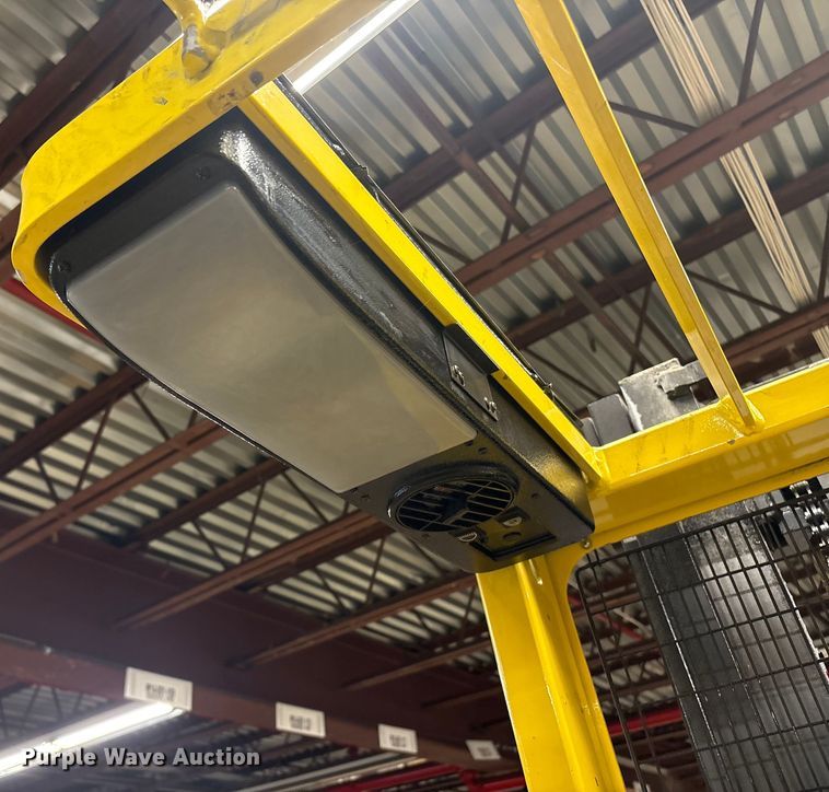 image for item ET8533 2018 Hyster R30XM3 order picker