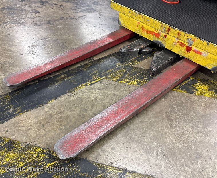 image for item ET8533 2018 Hyster R30XM3 order picker