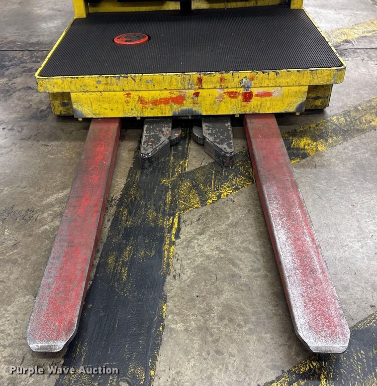 image for item ET8533 2018 Hyster R30XM3 order picker