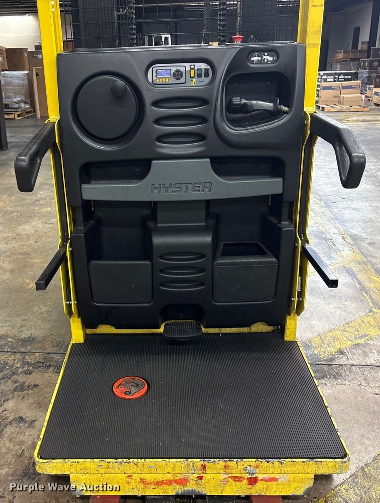 image for item ET8533 2018 Hyster R30XM3 order picker