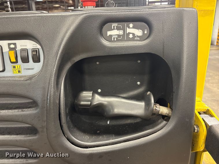 image for item ET8533 2018 Hyster R30XM3 order picker