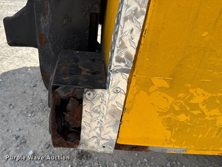 image for item EU2078 2015 Chevrolet Silverado 3500HD utility bed pickup truck