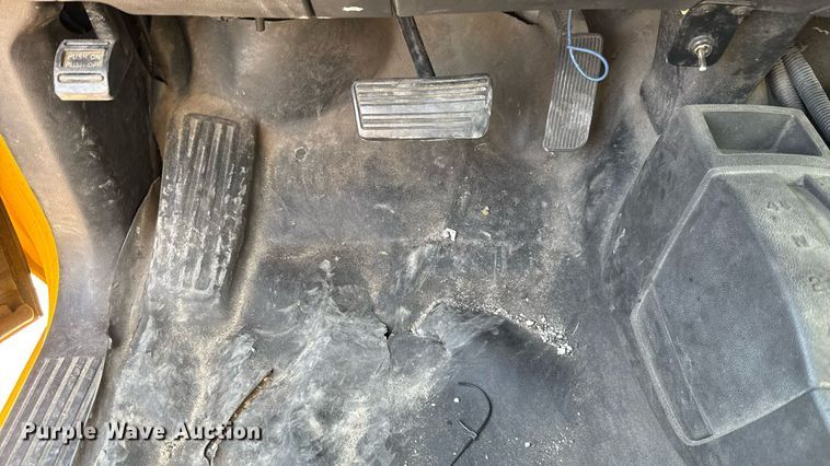 image for item EU2078 2015 Chevrolet Silverado 3500HD utility bed pickup truck